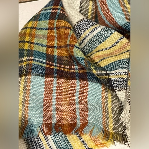 Steve Madden blanket scarf - Picture 3 of 3